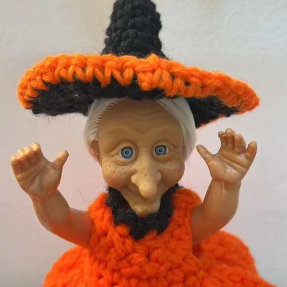 Vintage Hand crocheted Witch toilet paper cover | Halloween | Fall Decor | BX24 - Picture 4 of 9